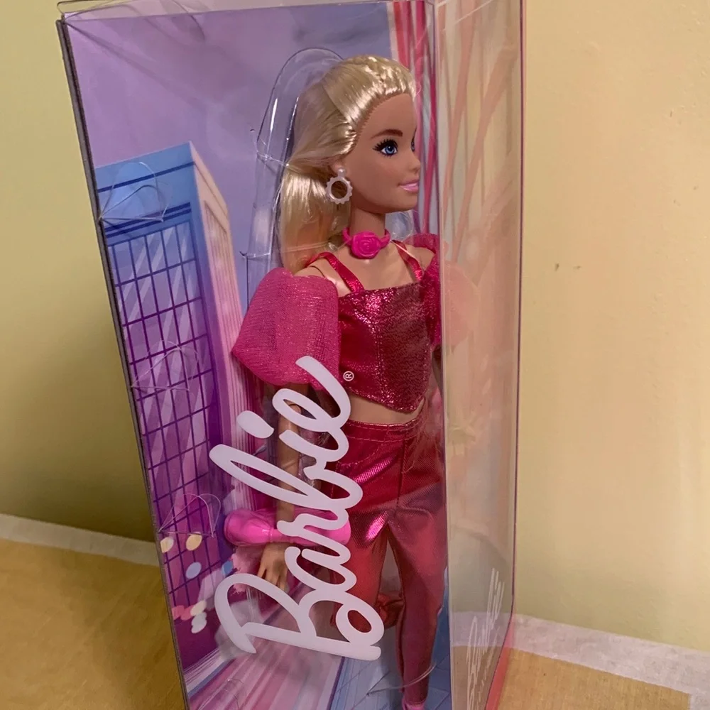 Barbie Deluxe Style 5 Pink Sparkle Millie NRFB NIB Wave 2 Collectible